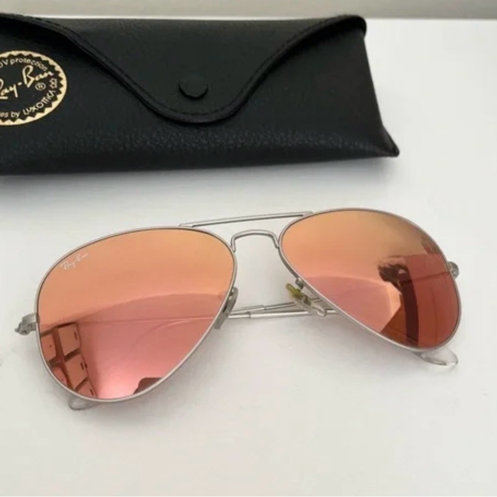 Ray-Ban Aviator Sunglasses with Rose-Tinted Lenses